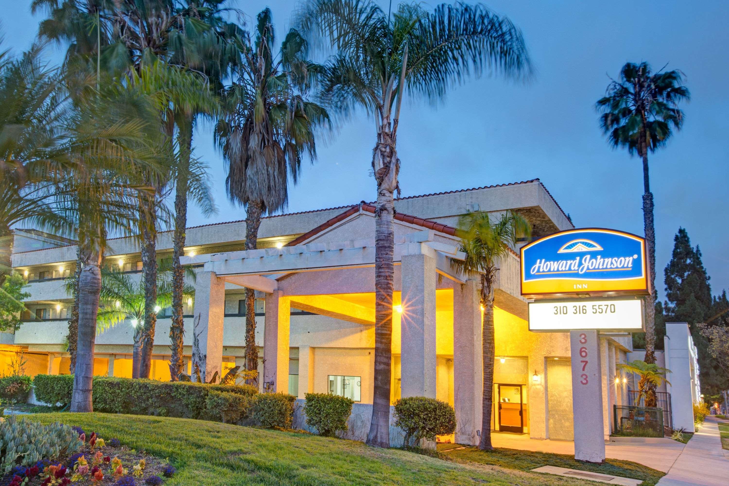 Howard Johnson By Wyndham Torrance Hotel Exterior photo